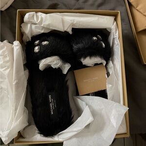 🆕 Michael Kors COLLECTION Black Fur Slippers
